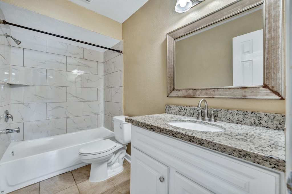770 Memorial Mews Street - Photo 15