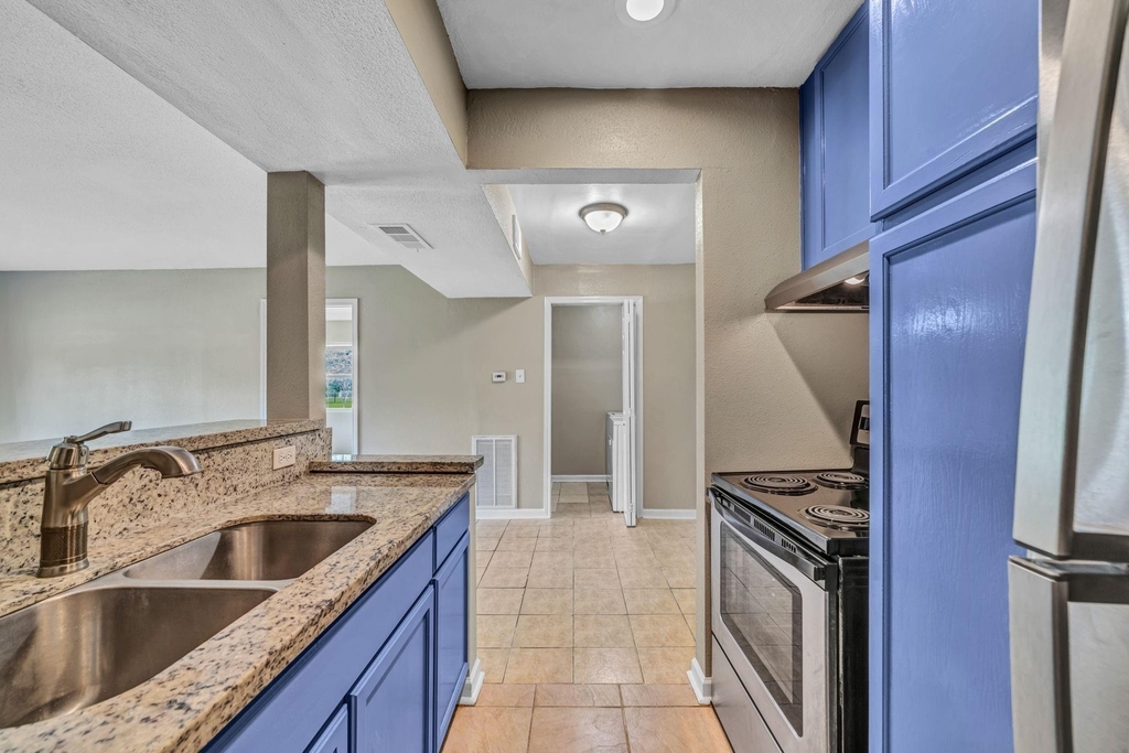 770 Memorial Mews Street - Photo 11