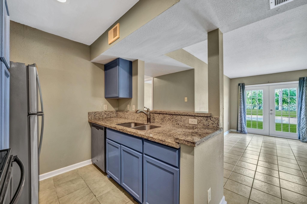 770 Memorial Mews Street - Photo 13