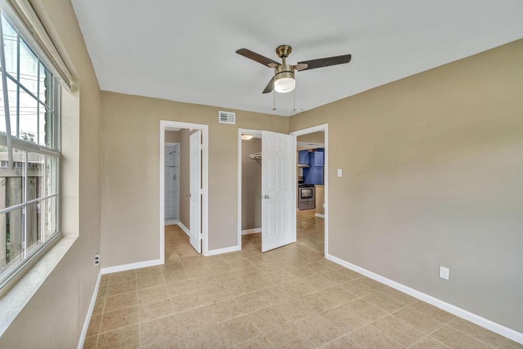 770 Memorial Mews Street - Photo 9