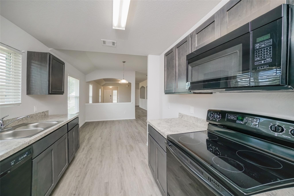206 Pronghorn Drive - Photo 2