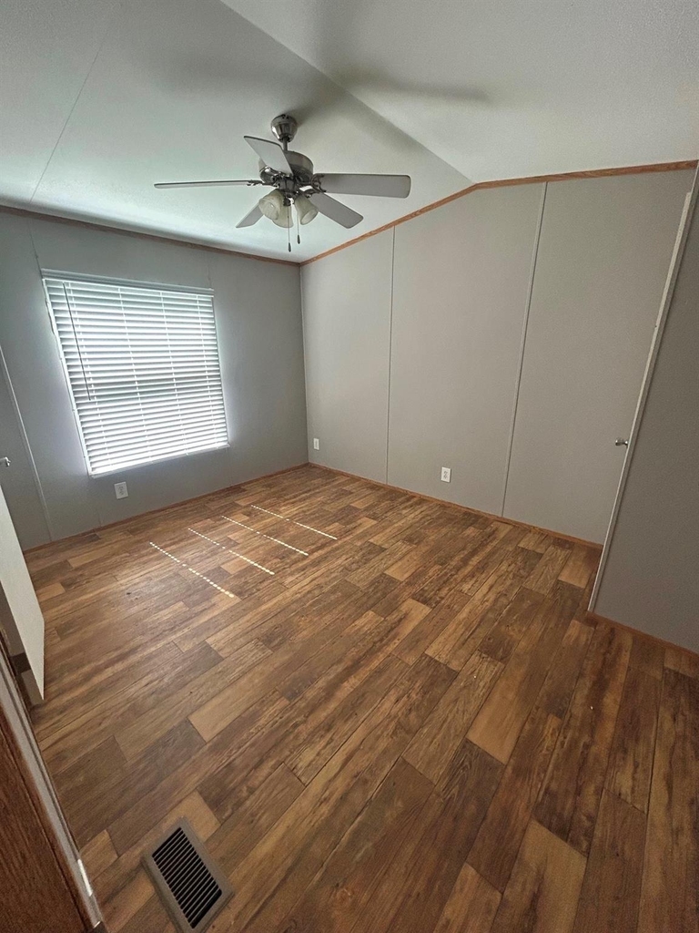 605 County Road 6053 - Photo 2