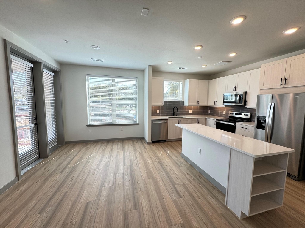 11604 Stonehollow Dr - Photo 2