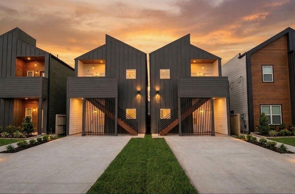 326 Clearwater Street - Photo 0
