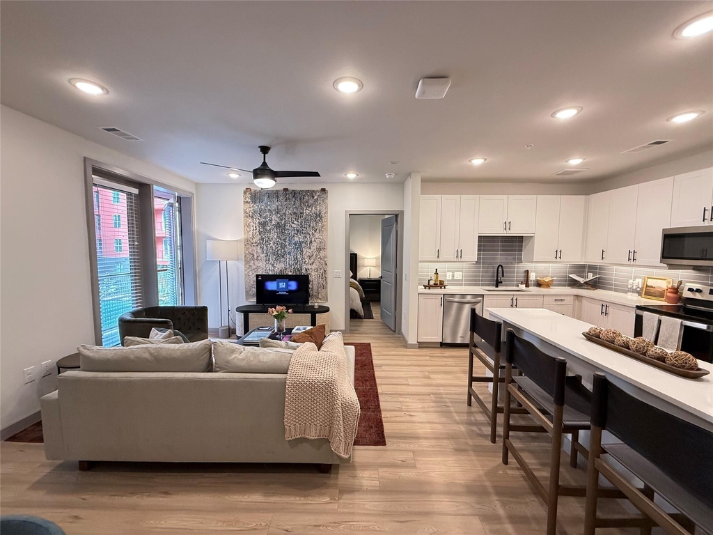 11604 Stonehollow Dr - Photo 2