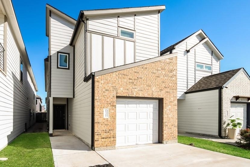 15322 Estrella East - Photo 0