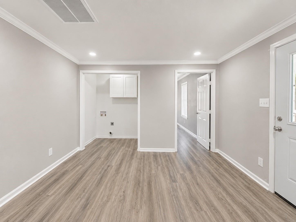 705 Collins Street - Photo 6
