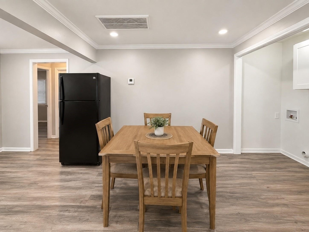 705 Collins Street - Photo 3