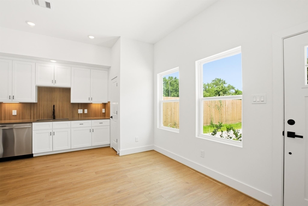 7841 Sunnyhill Street - Photo 4