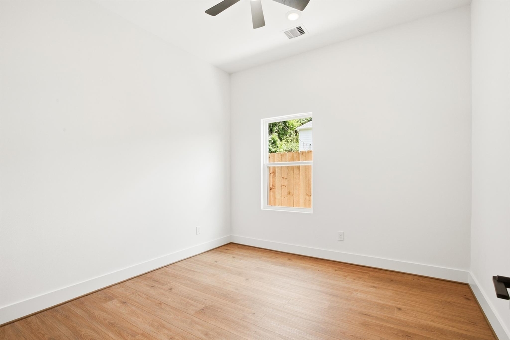 7841 Sunnyhill Street - Photo 8