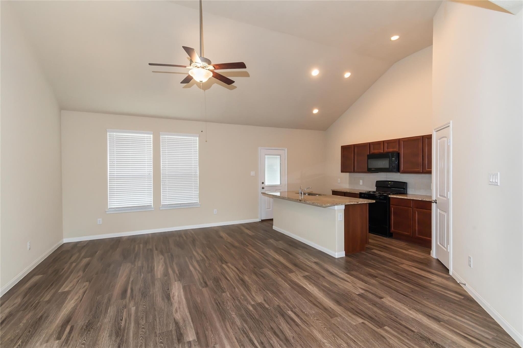 9522 Yellow Rose Drive - Photo 4