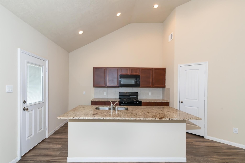 9522 Yellow Rose Drive - Photo 2