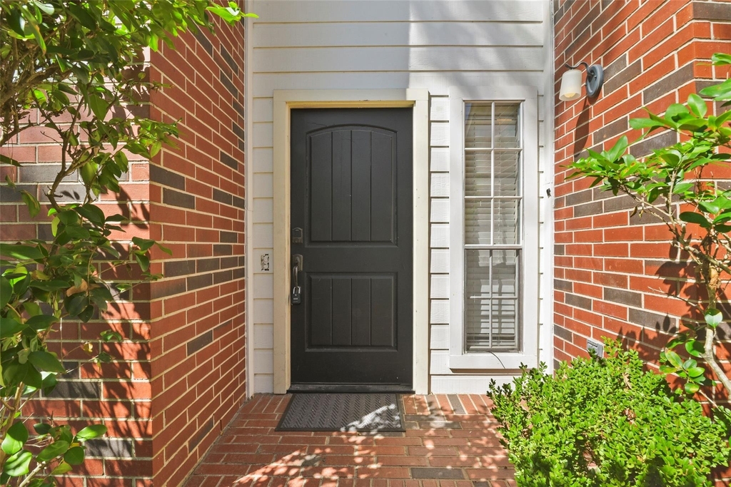 2003 Whitelaw Drive - Photo 2