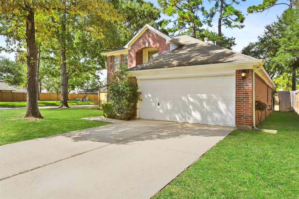 2003 Whitelaw Drive - Photo 1
