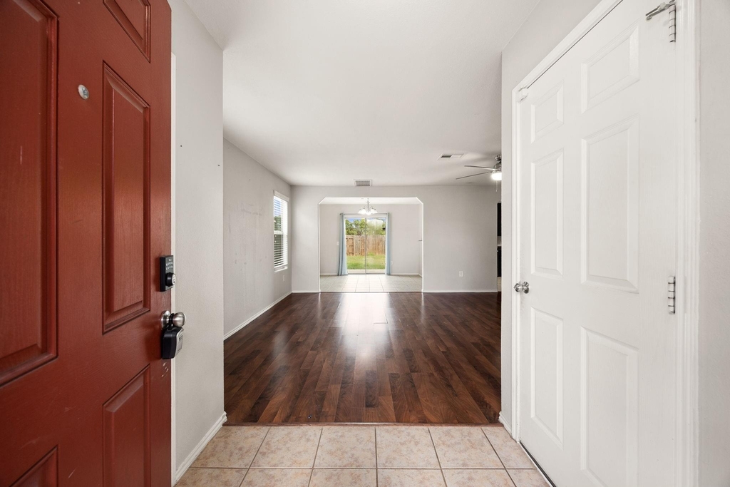 8102 Yaupon View Drive - Photo 2