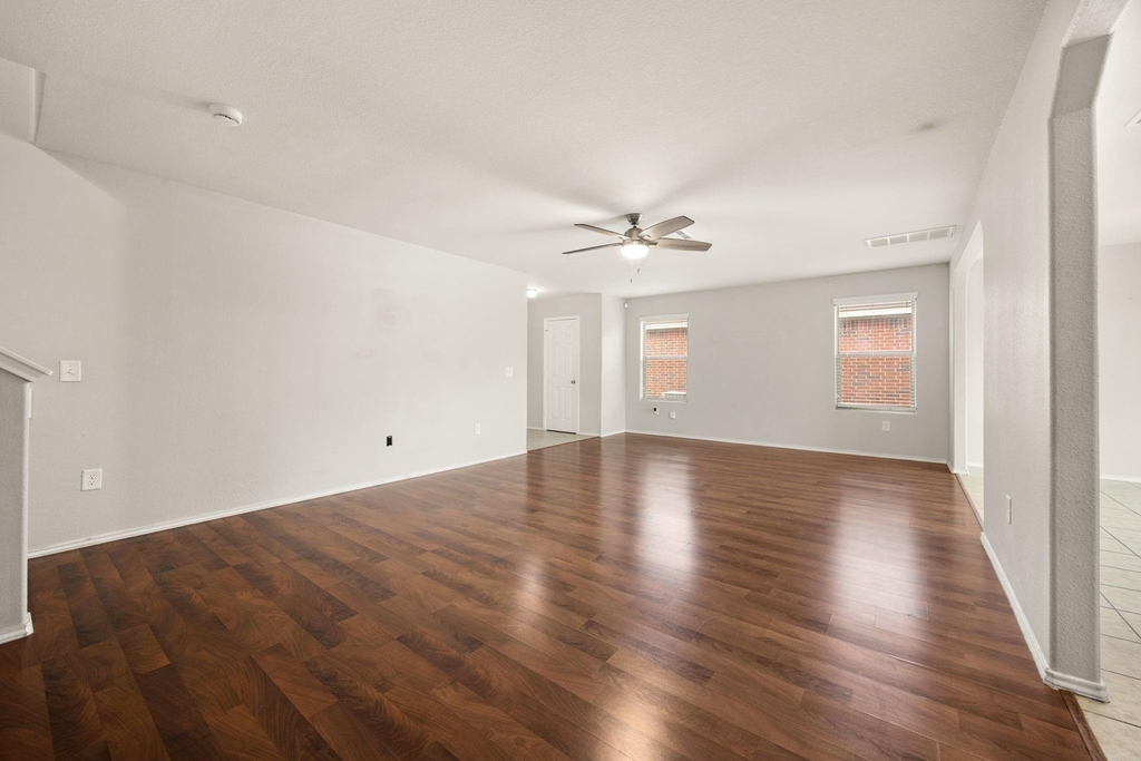 8102 Yaupon View Drive - Photo 5