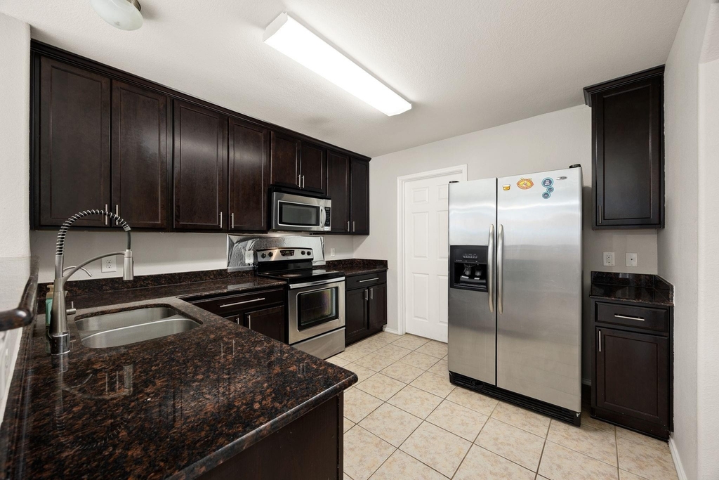 8102 Yaupon View Drive - Photo 10
