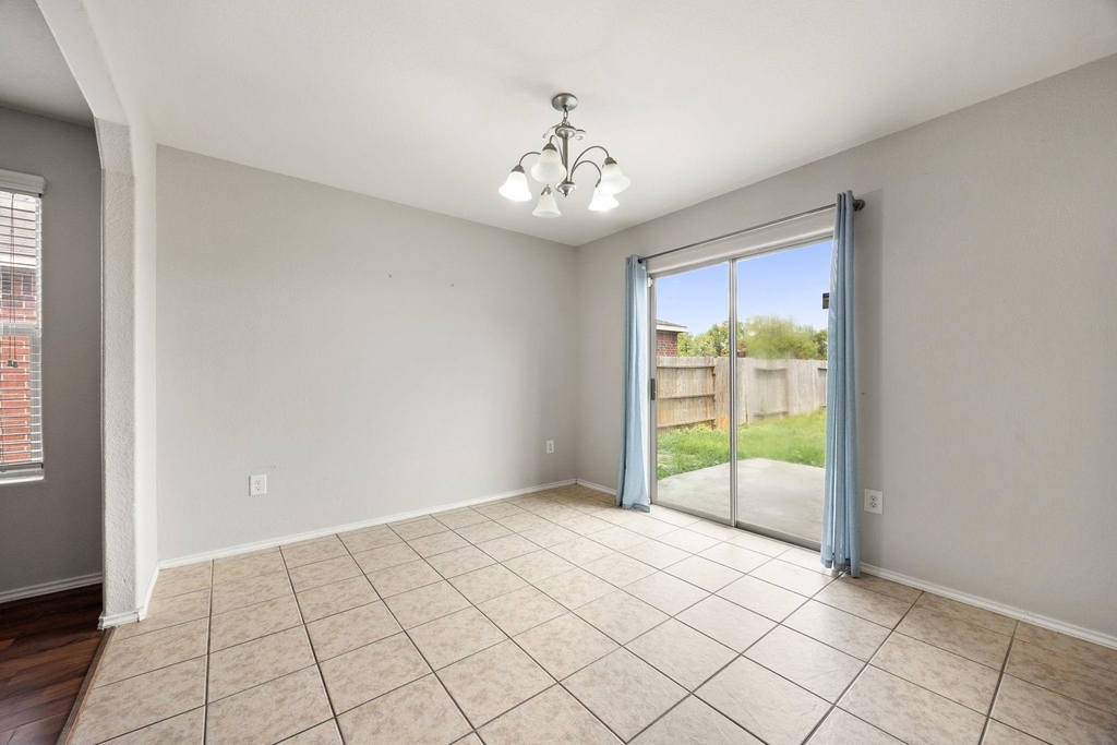 8102 Yaupon View Drive - Photo 12