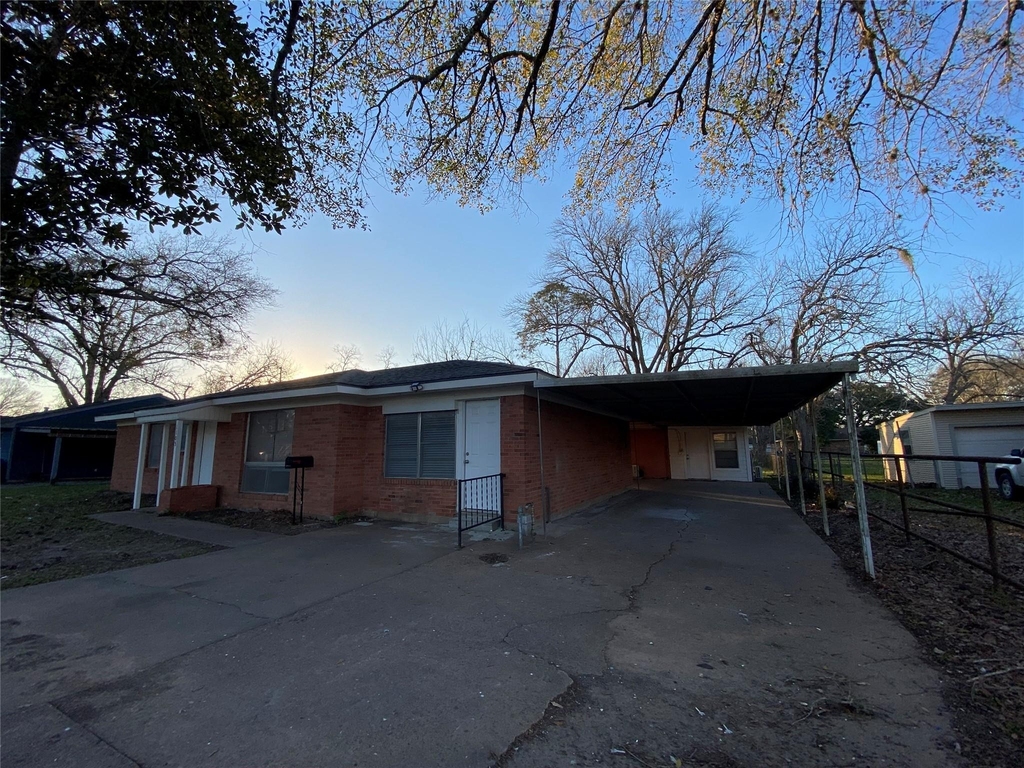 1105 Alice Street - Photo 1