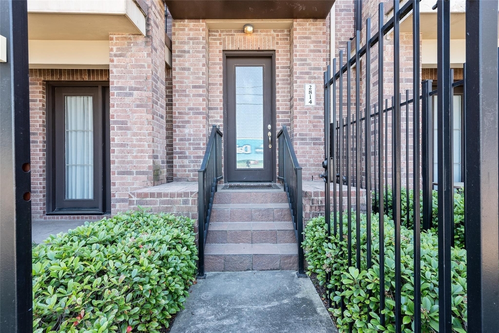 2814 Polk Street - Photo 2