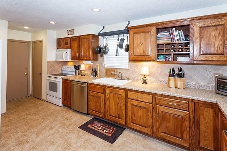 5910 Country Place - Photo 2