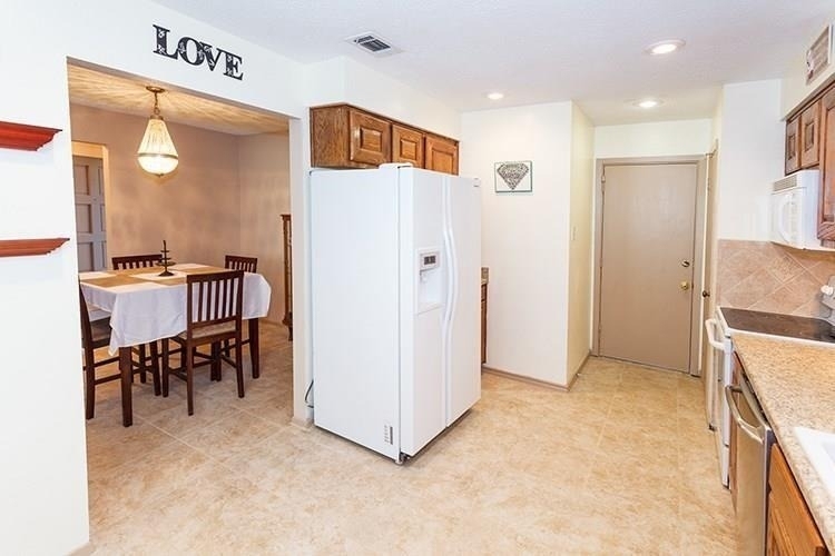 5910 Country Place - Photo 4