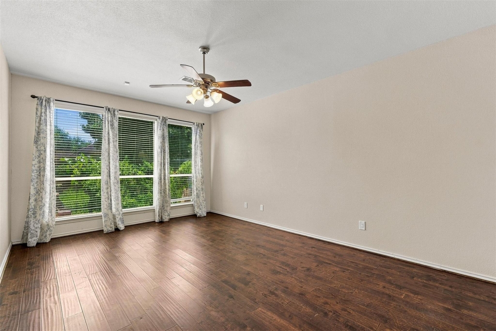 5526 Walnut Glen Lane - Photo 13