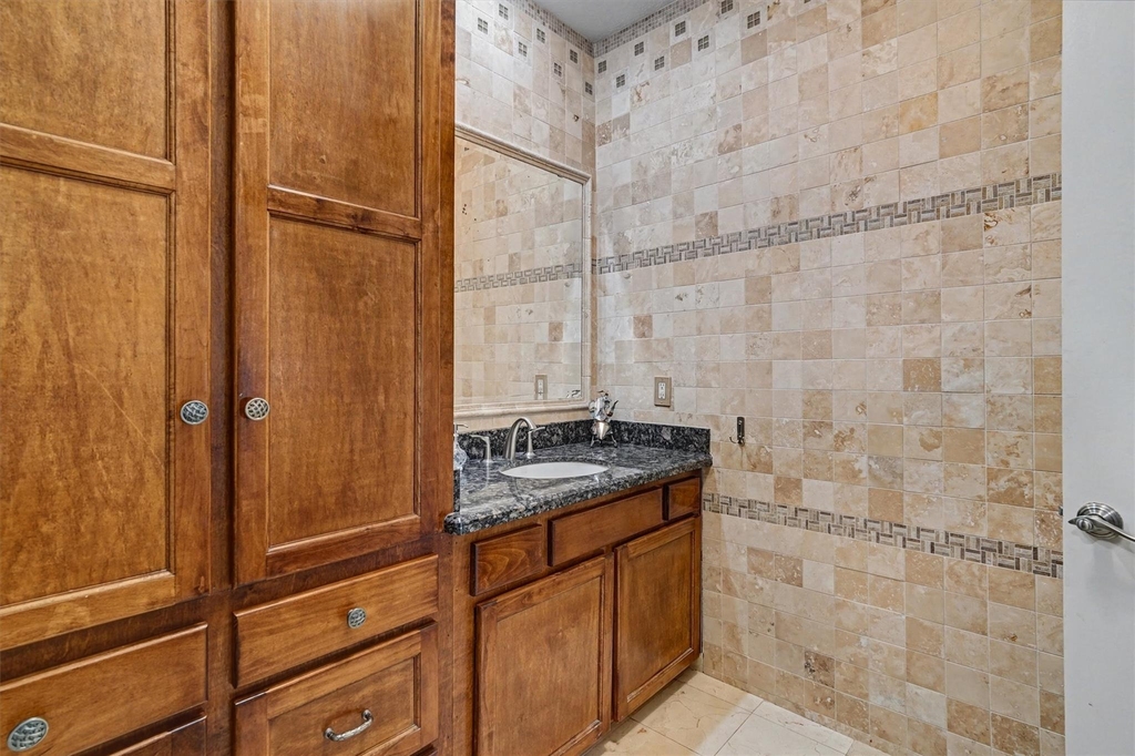 2205 Mission Street - Photo 18