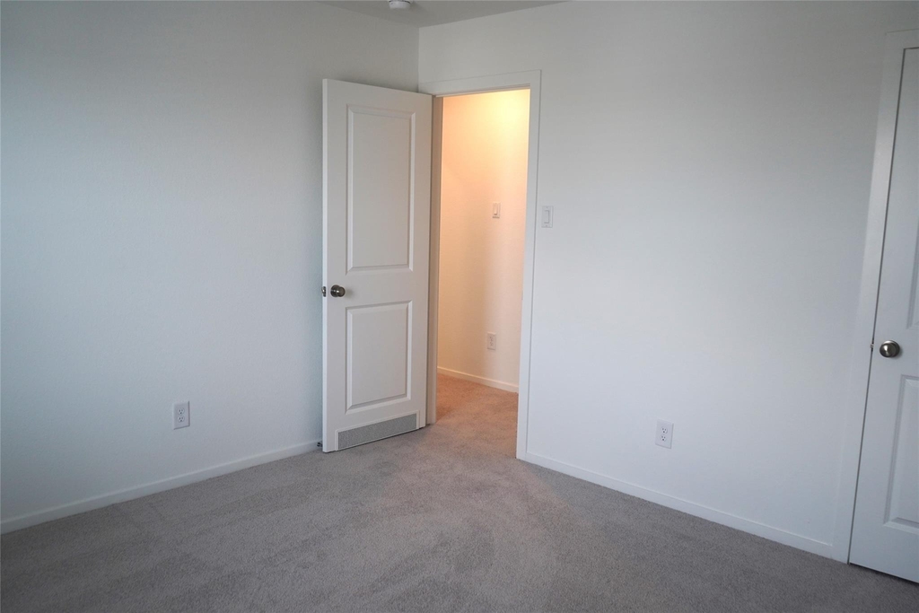 7614 Barcelona Springs - Photo 15