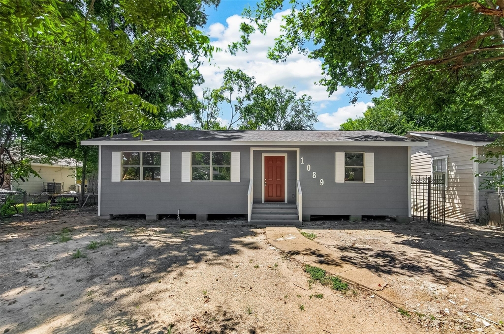 1089 Conklin Street - Photo 0