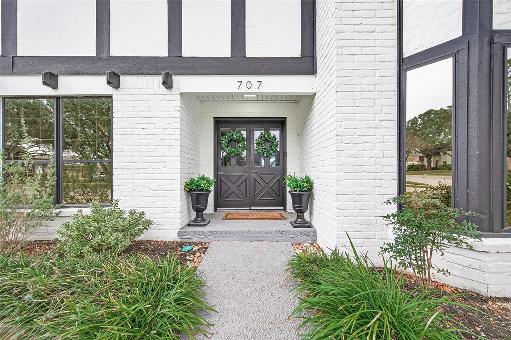 707 Montclair Boulevard - Photo 2