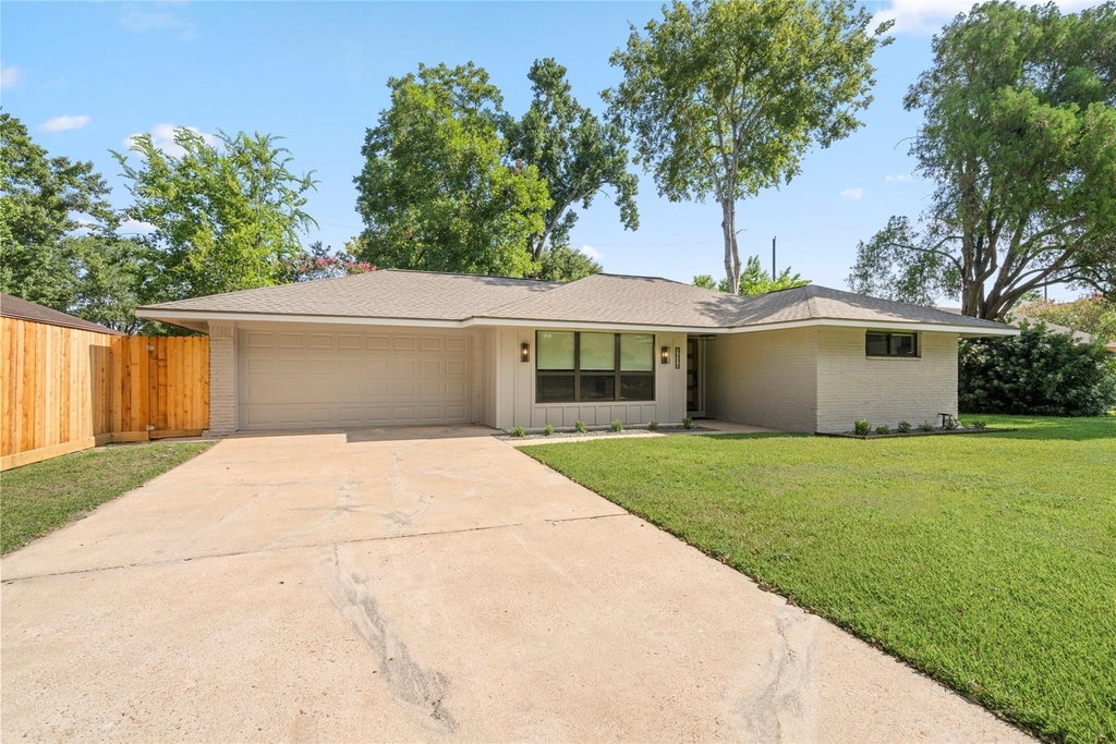9606 Pine Lake Drive - Photo 0