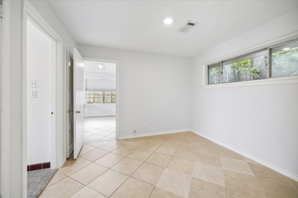 4901 Valerie Street - Photo 7