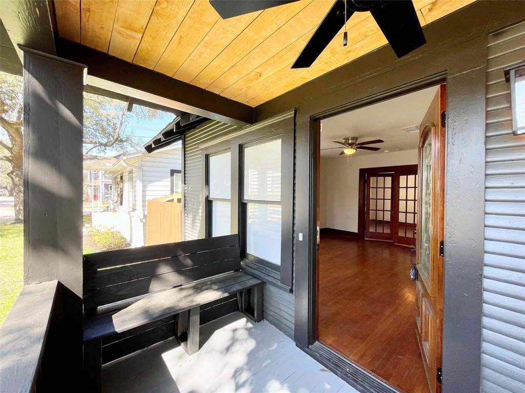 405 E 28th Street - Photo 5