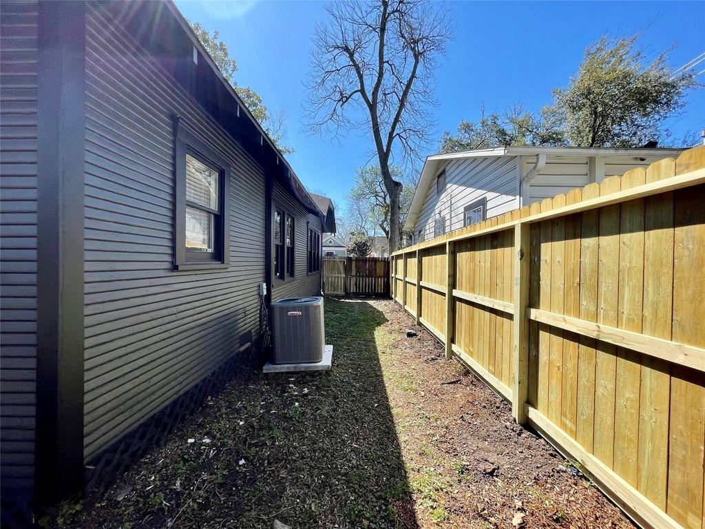 405 E 28th Street - Photo 32