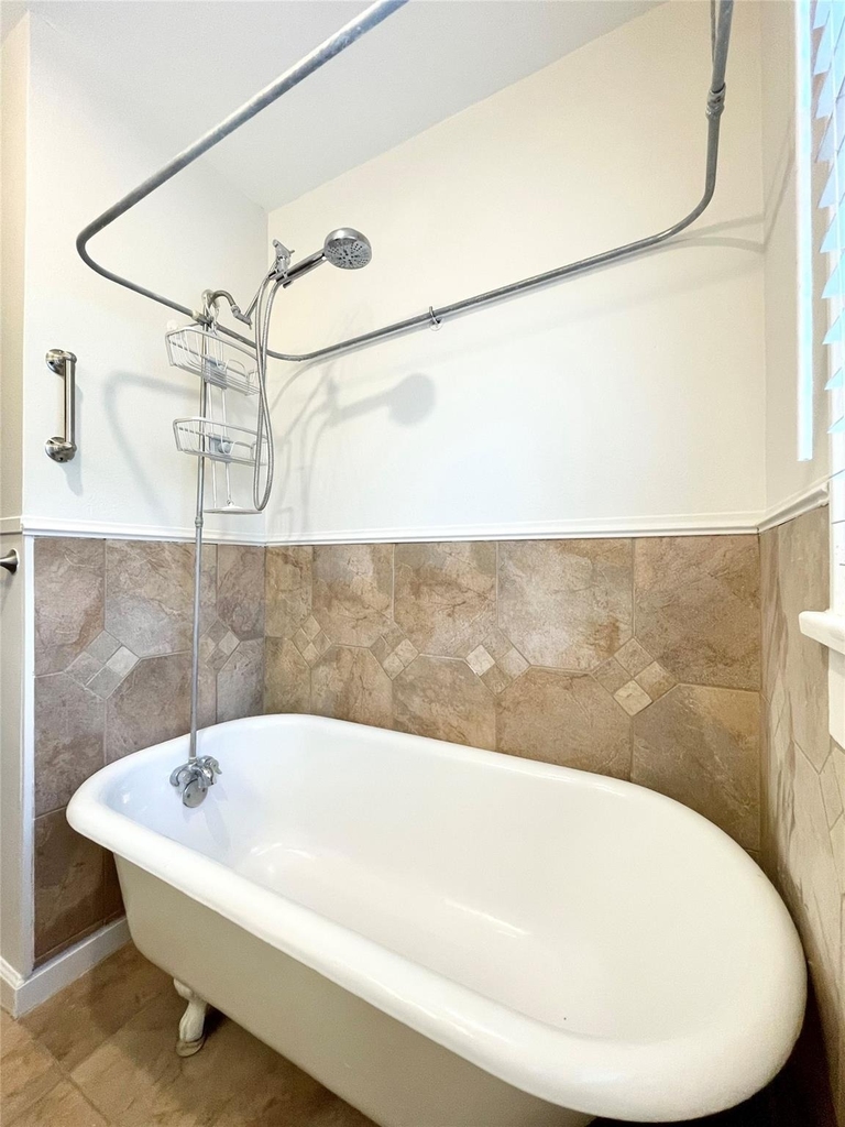 405 E 28th Street - Photo 23