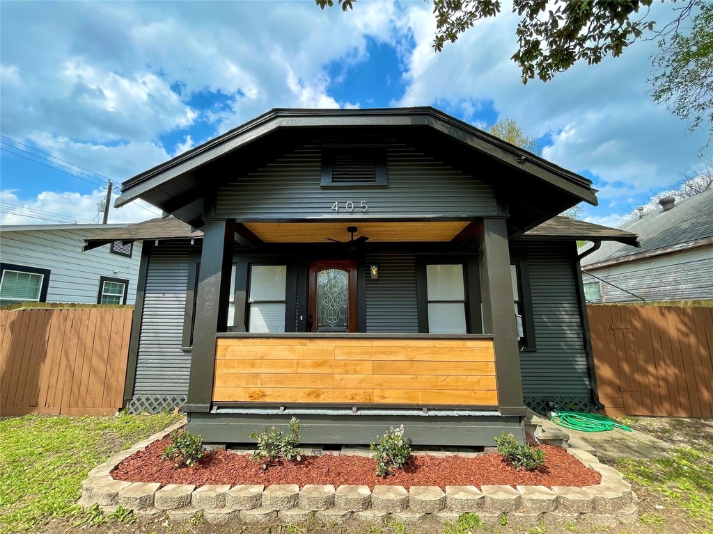 405 E 28th Street - Photo 1