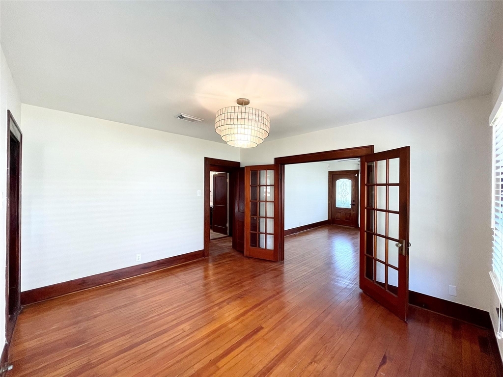 405 E 28th Street - Photo 13