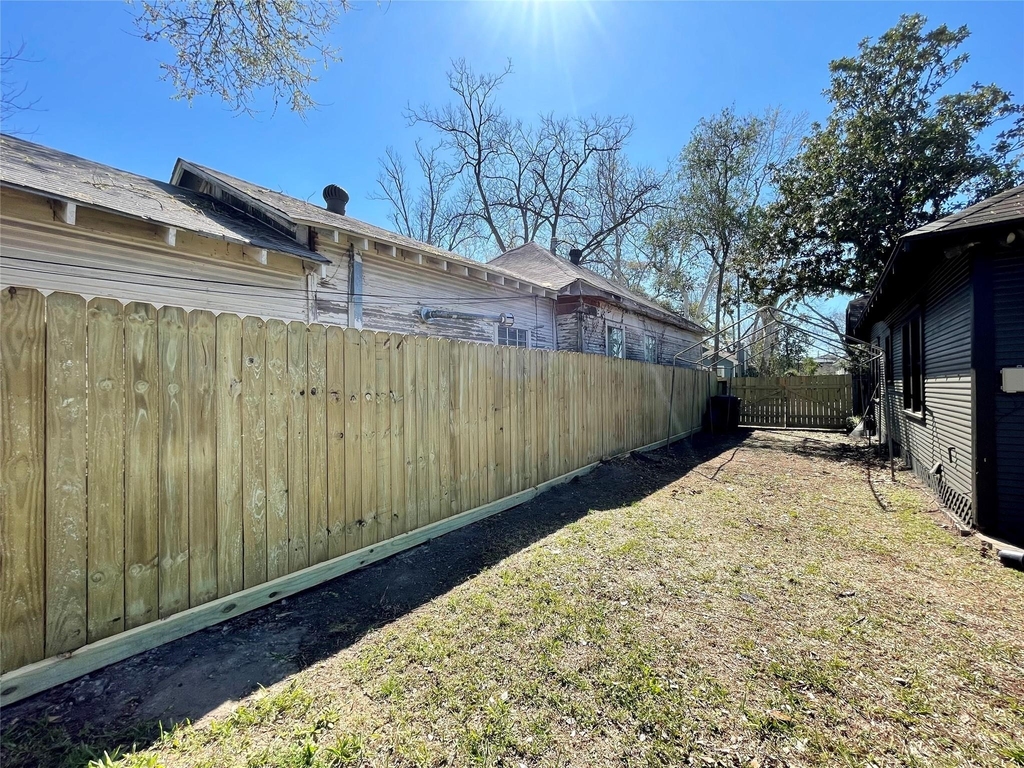 405 E 28th Street - Photo 31