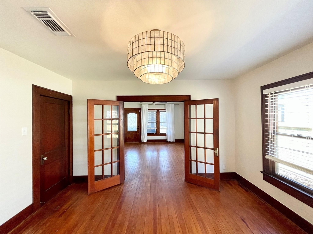 405 E 28th Street - Photo 14