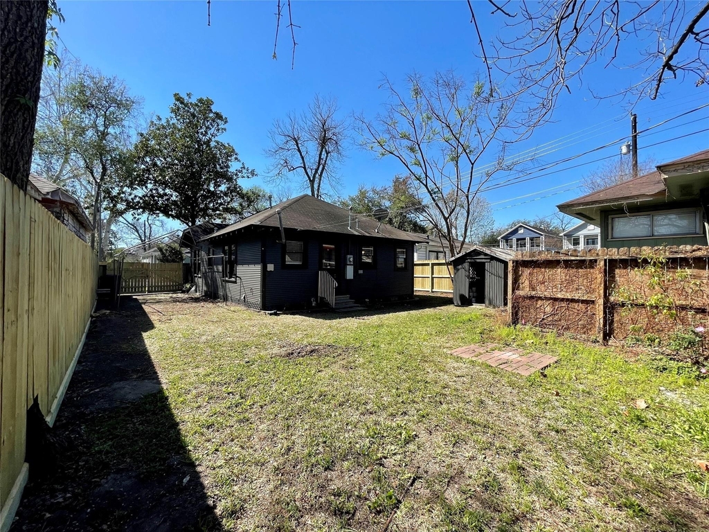 405 E 28th Street - Photo 29