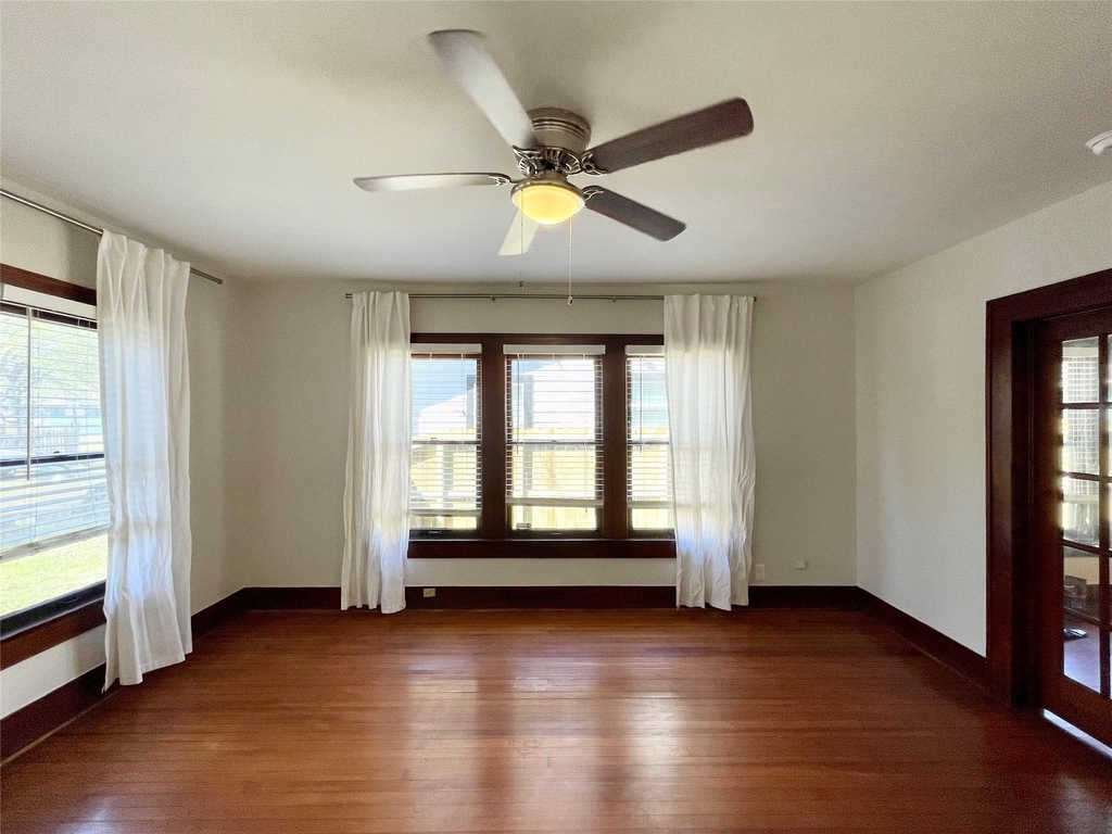 405 E 28th Street - Photo 7