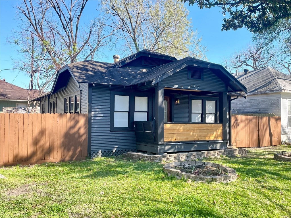 405 E 28th Street - Photo 2