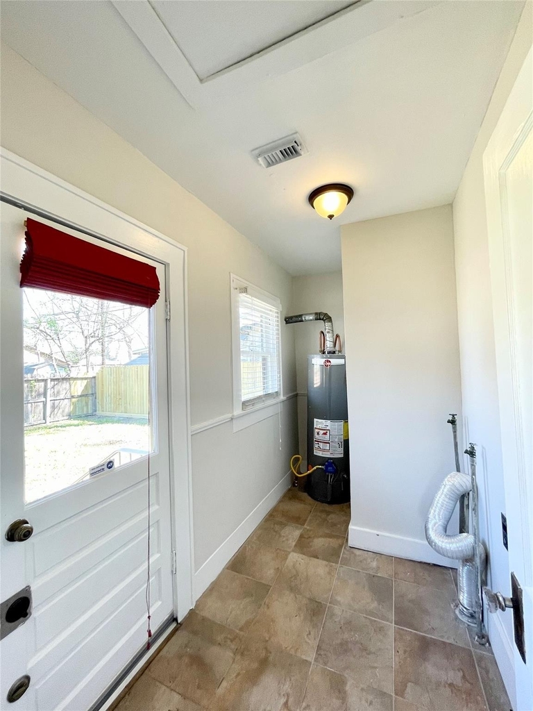 405 E 28th Street - Photo 20