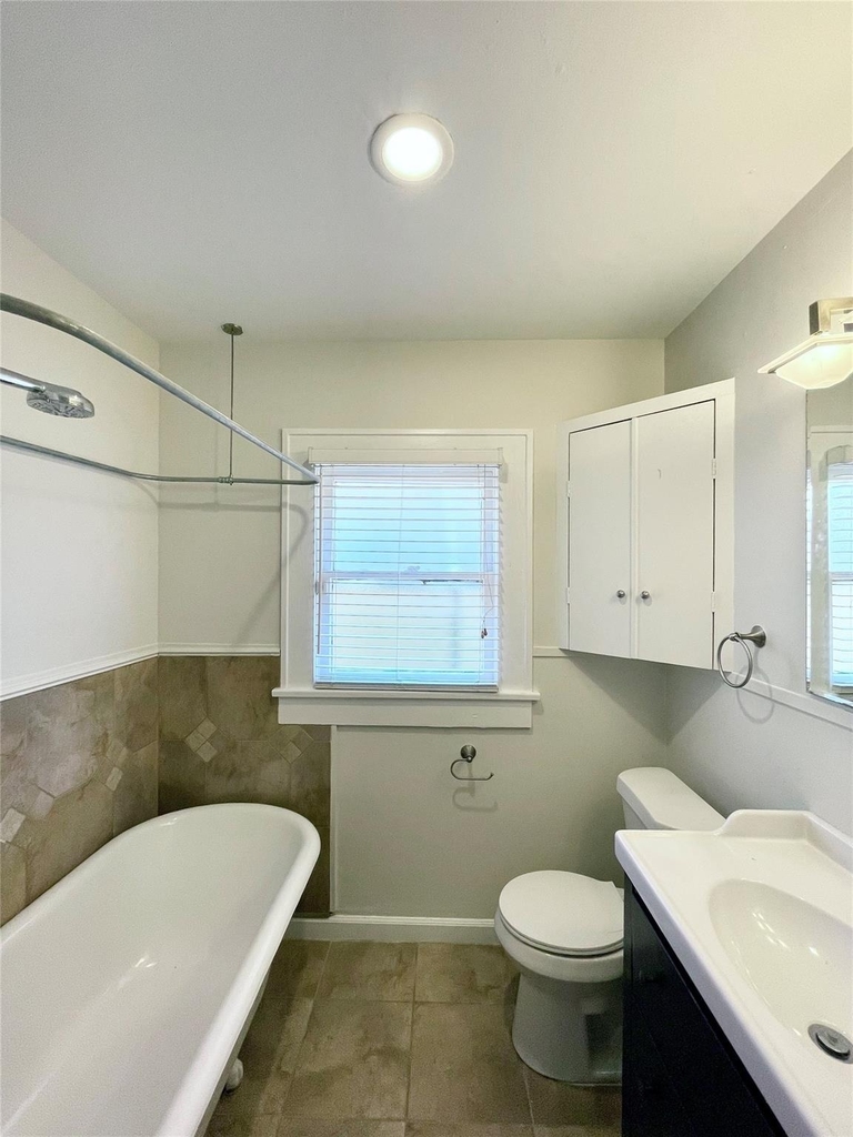 405 E 28th Street - Photo 21