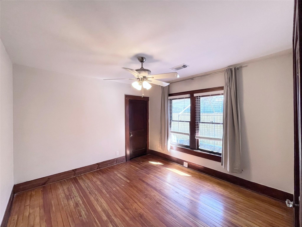 405 E 28th Street - Photo 26