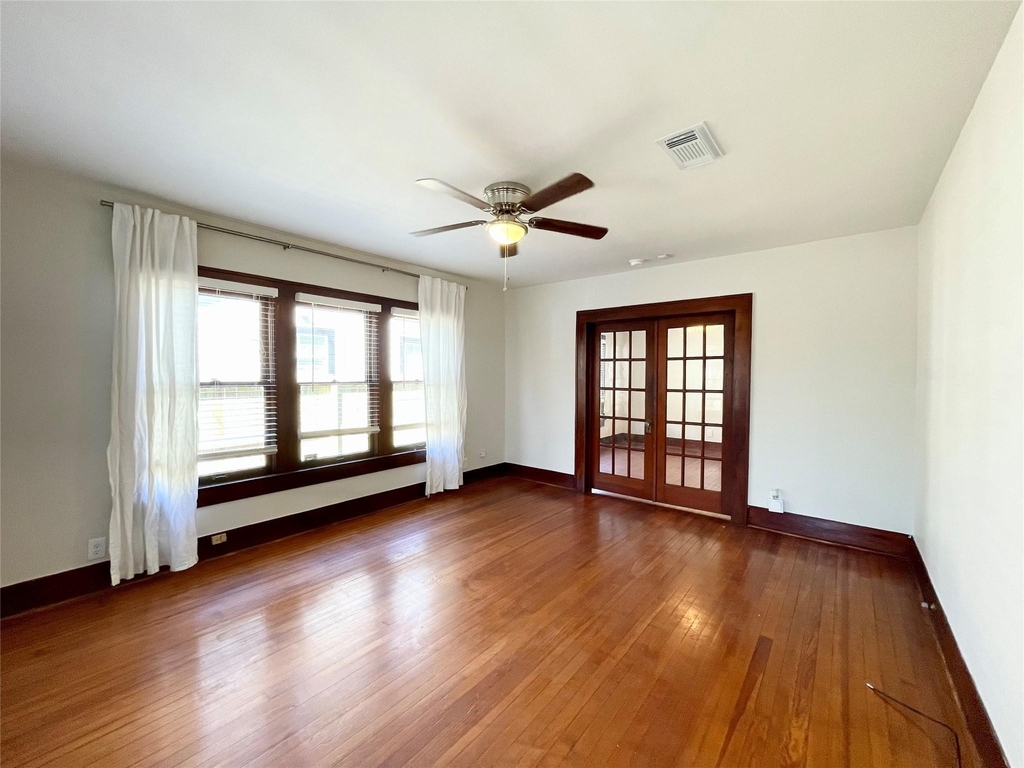 405 E 28th Street - Photo 6