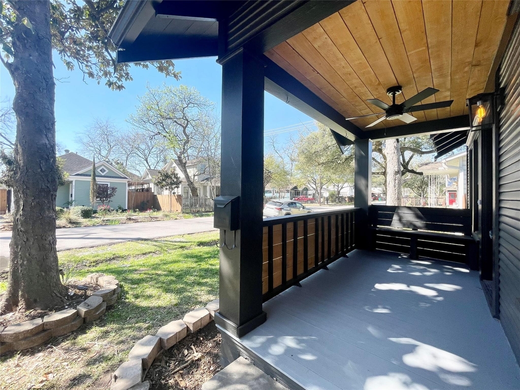 405 E 28th Street - Photo 4