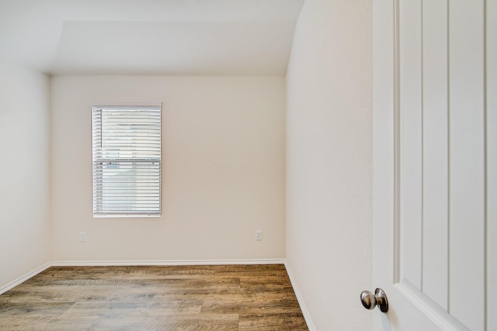 14701 Homeward Court - Photo 6
