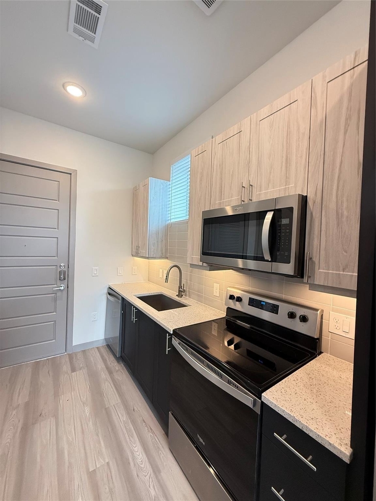 11604 Stonehollow Dr - Photo 1